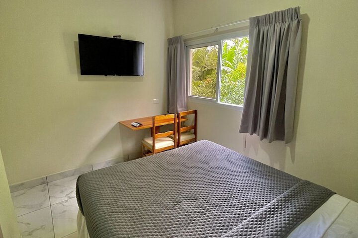 Room 33 of 80