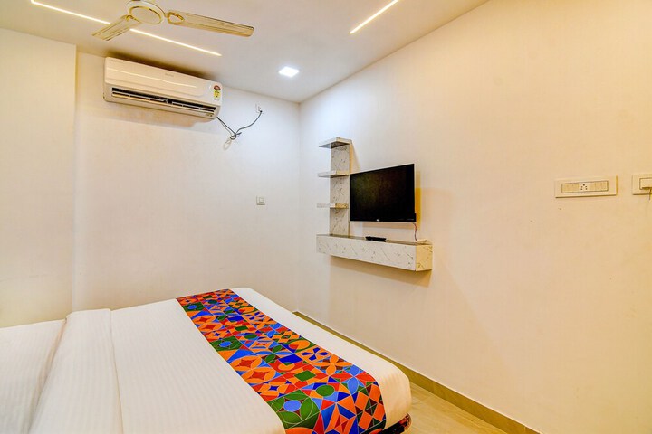 Room 13 of 36