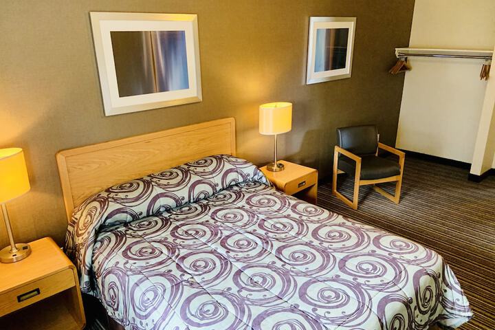 Room 5 of 18