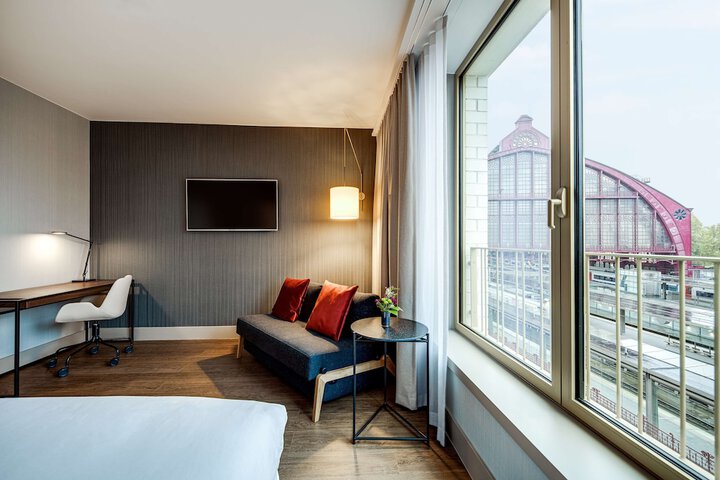 Room 6 of 37
