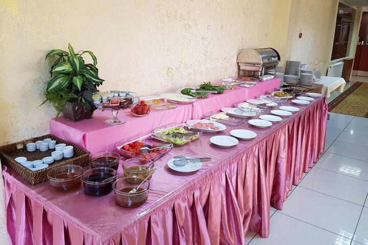 Dining 1 of 1