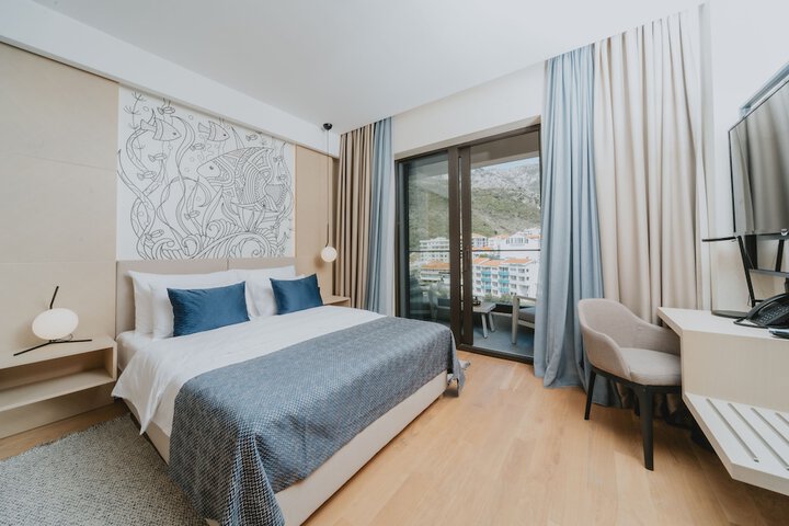 Room 4 of 31