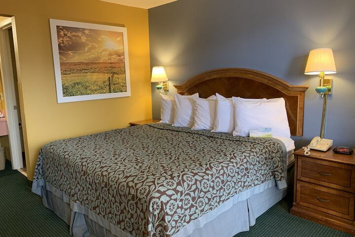 1 King Bed (8 of 9)