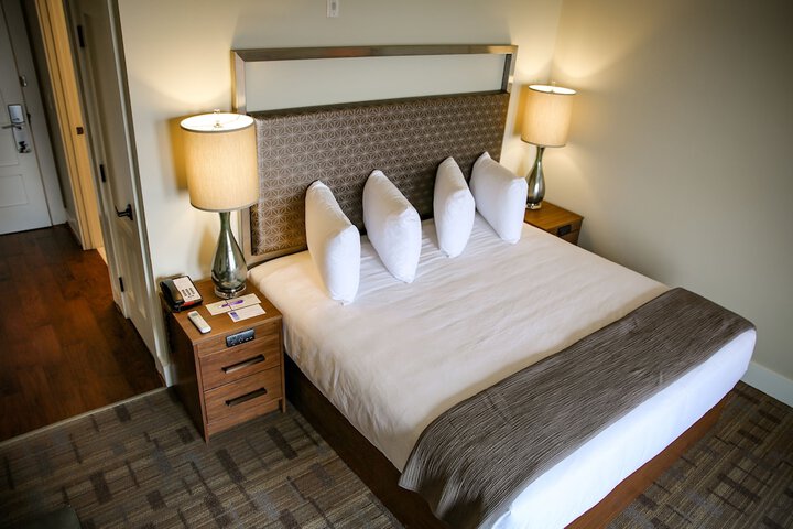 1 King Bed (6 of 22)