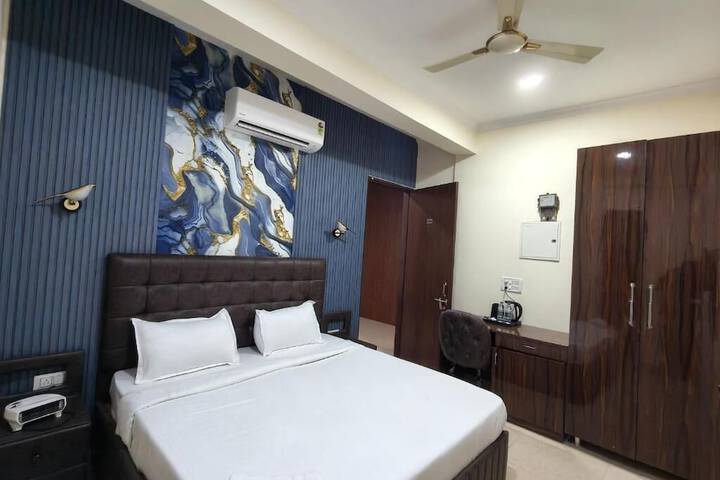 Room 6 of 34