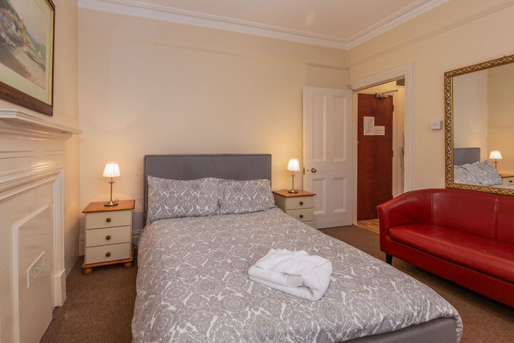 Room 12 of 153