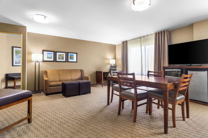 1 King Bed Suite (17 of 26)