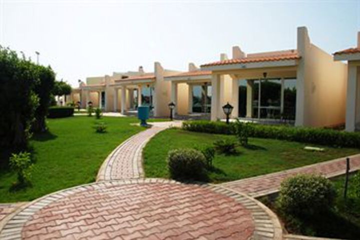 Hotel Exterior 5 of 11