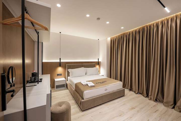 Room 75 of 244