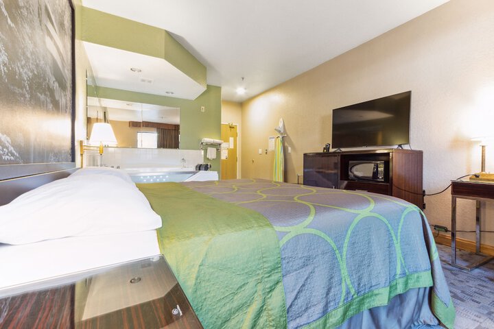 1 King Bed (12 of 26)