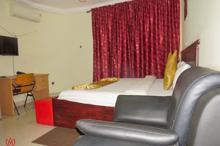 Room 12 of 119