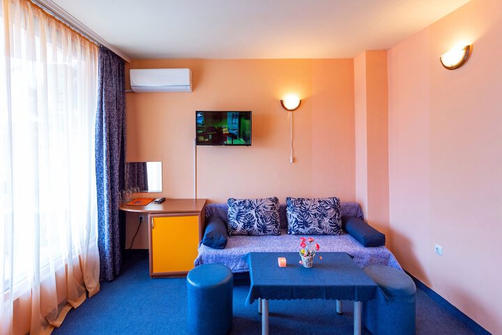 Room 27 of 110