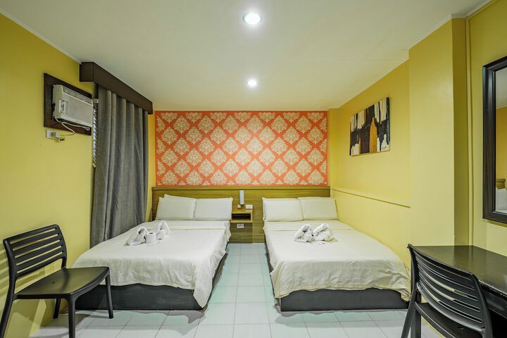 Room 13 of 28