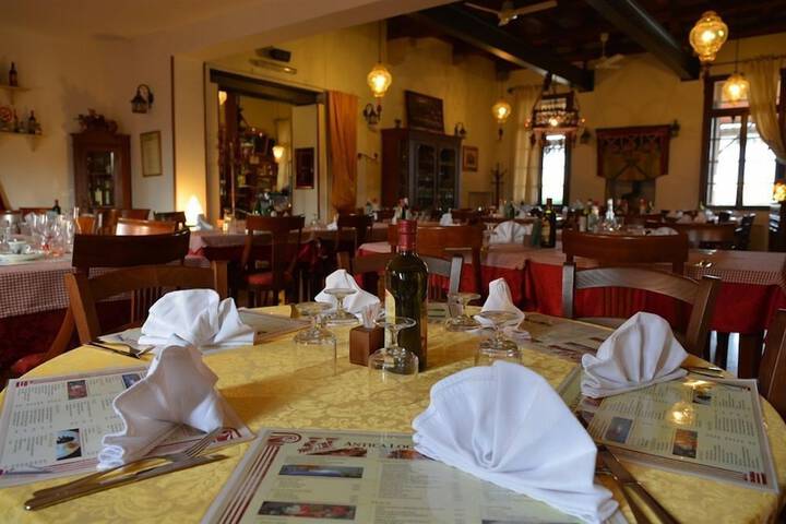 Dining 48 of 76