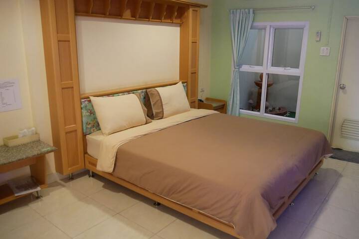 Room 10 of 32