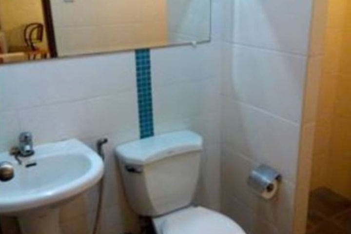 Room 8 of 11