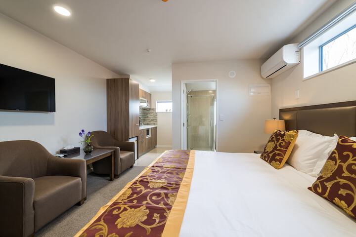 Room 4 of 36