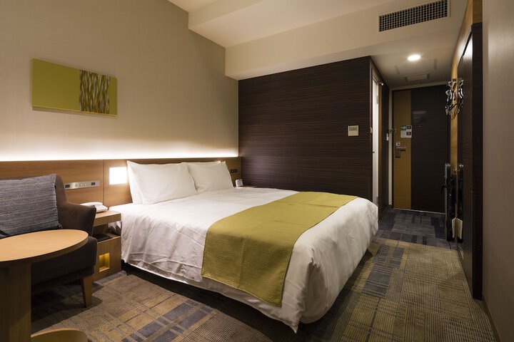 Room 8 of 27