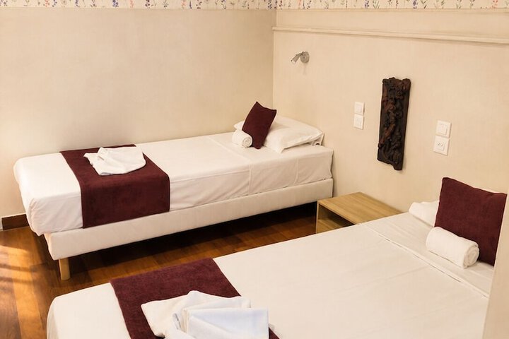 Room 9 of 28