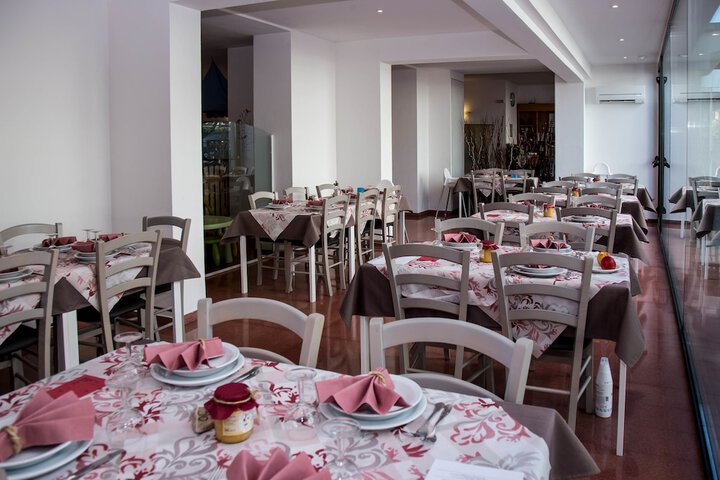 Dining 45 of 70