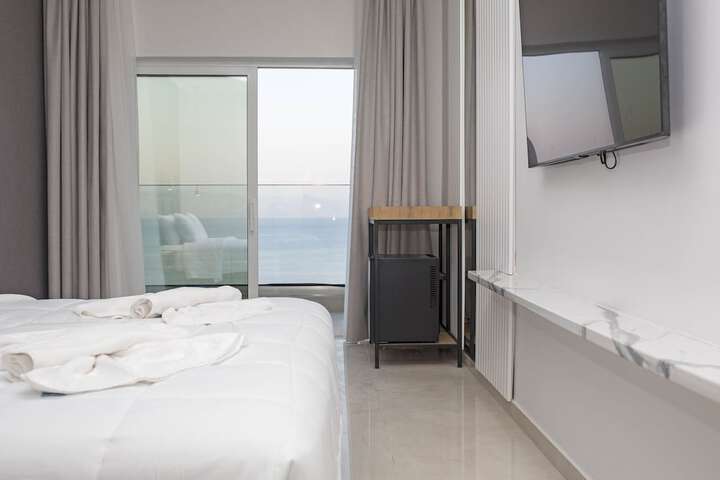 Room 5 of 113