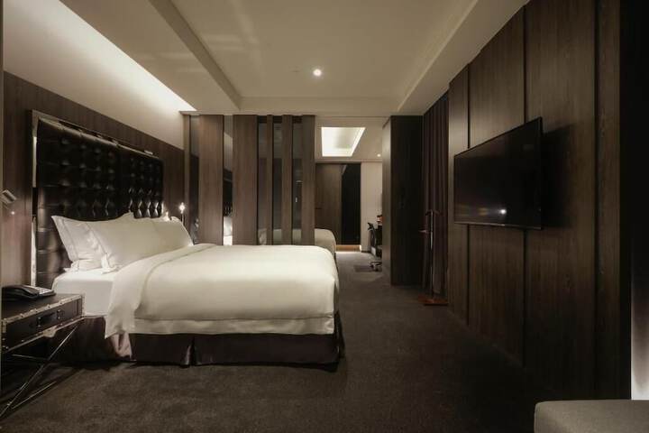 Room 34 of 82