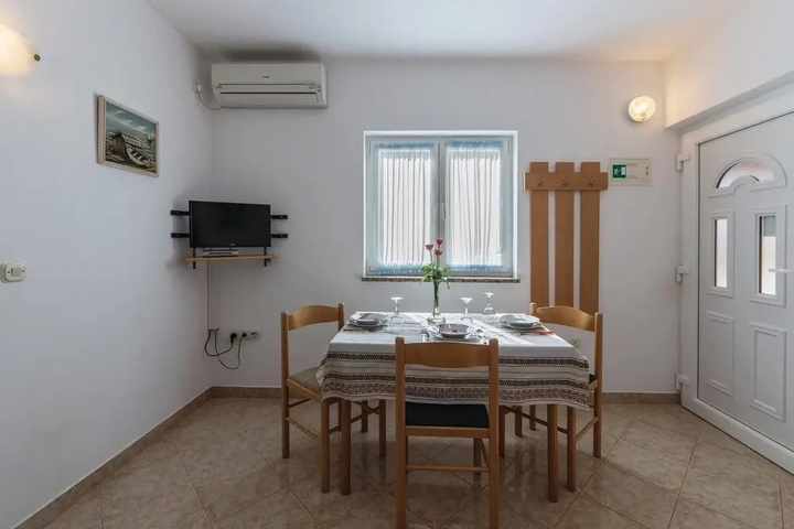 Room 2 of 11