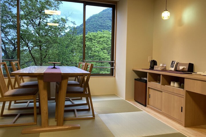 Room 25 of 107