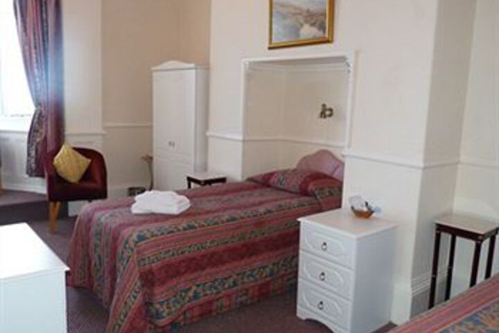 Room 6 of 17