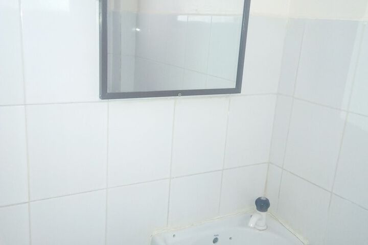 Room 6 of 14