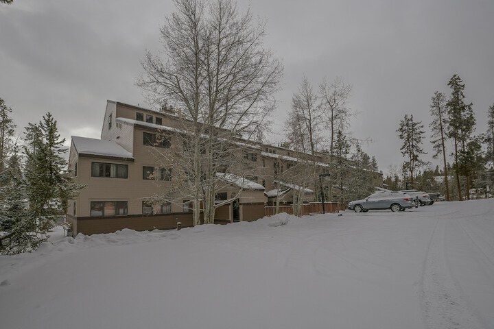 Hotel 27 of 73