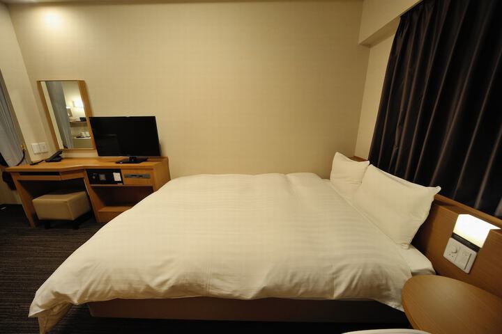 Room 7 of 93