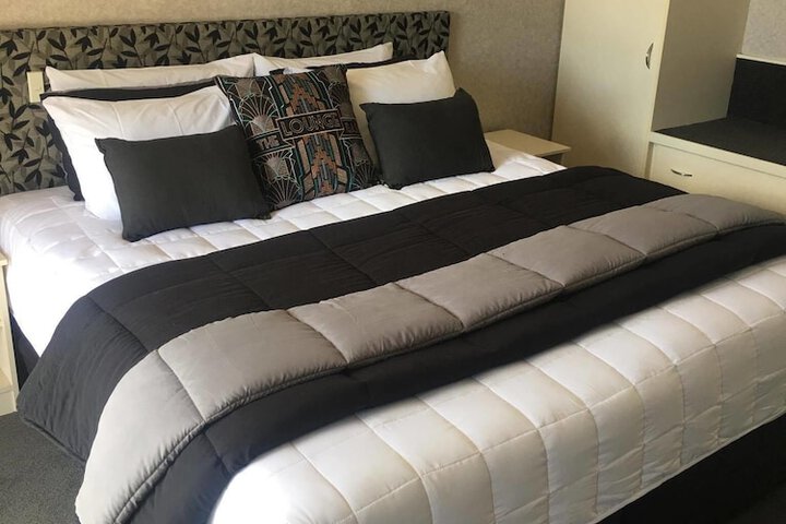 Room 12 of 32