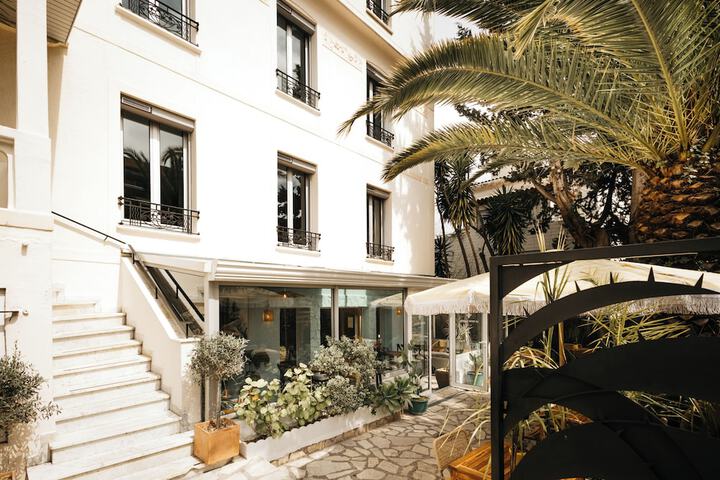 Hotel Exterior 64 of 77