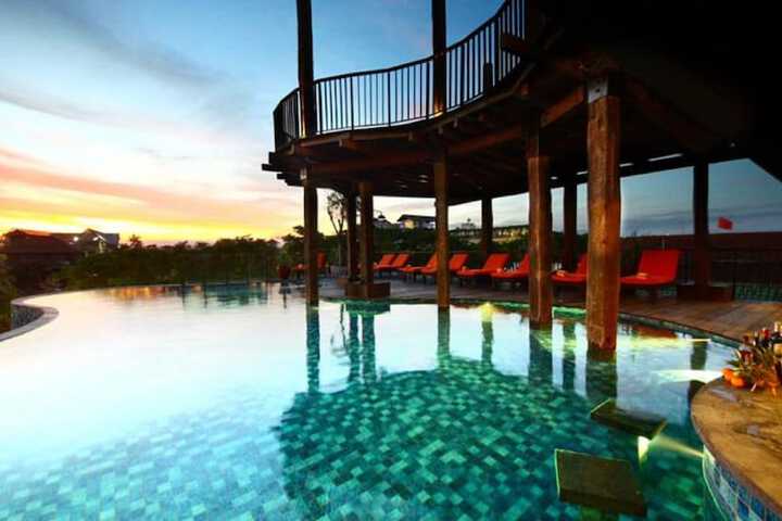 Pool Hotel