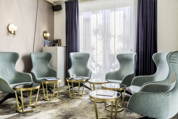 Lounge 59 of 77