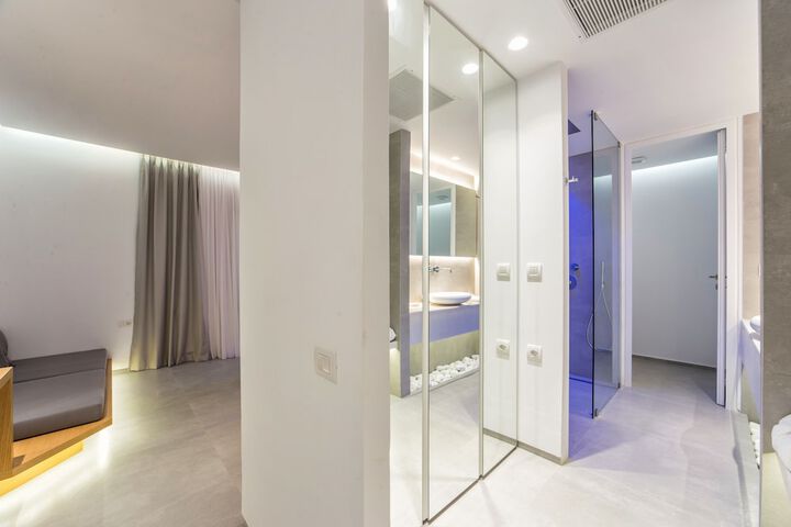 Room 213 of 340