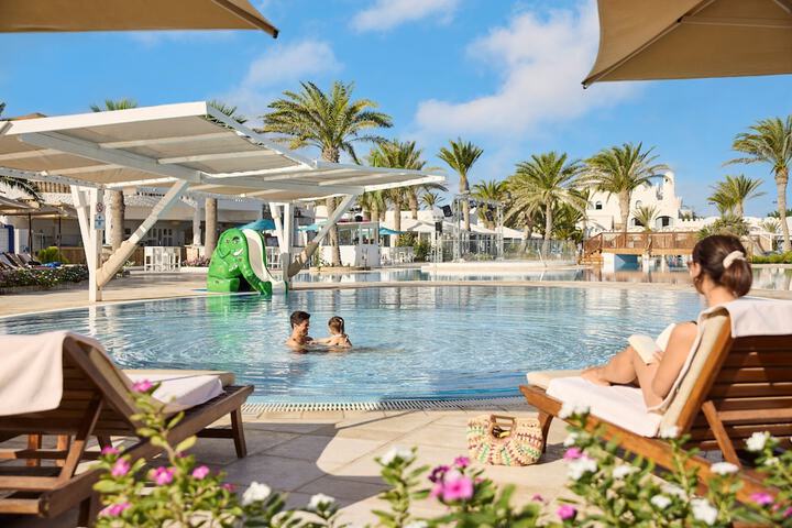 Hotel with Pool