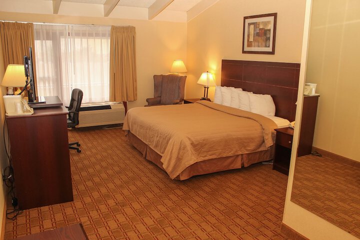 1 King Bed (3 of 13)