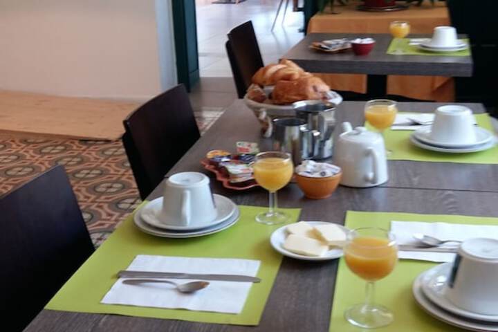 Breakfast/Coffee Service 12 of 50