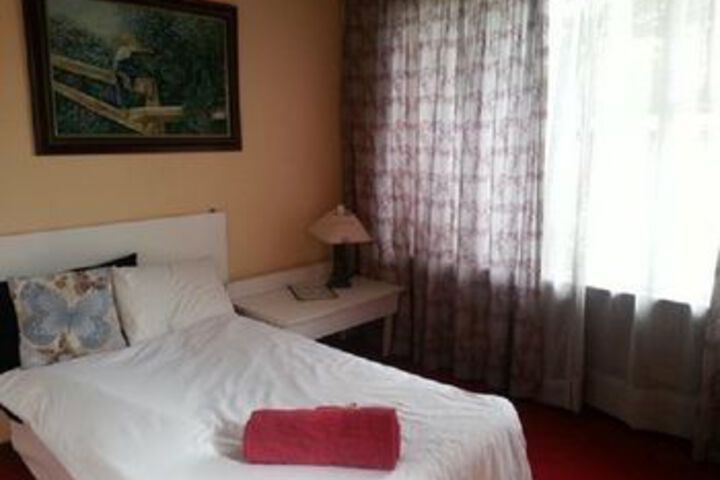 Room 10 of 26