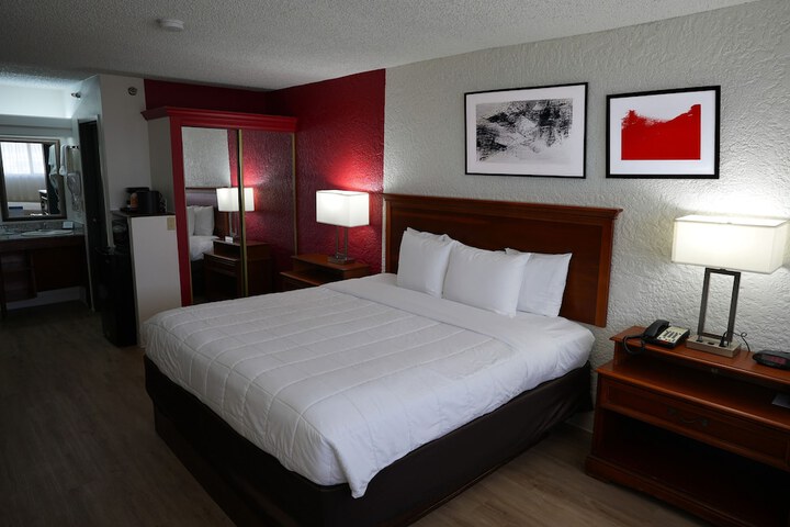 1 King Bed (7 of 14)