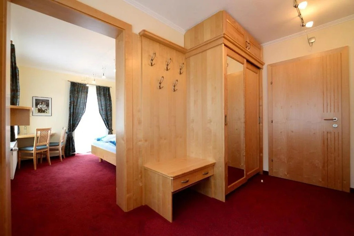 Room 3 of 15
