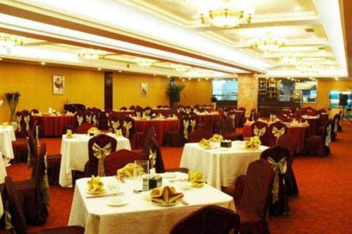 Dining 1 of 17