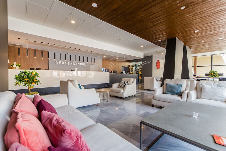 Entrance & Lobby