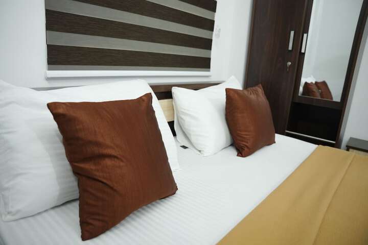 Room 8 of 17