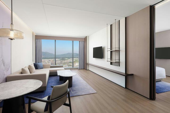 Room 7 of 42