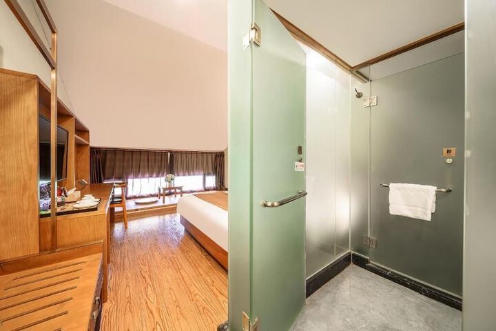 Room 30 of 44