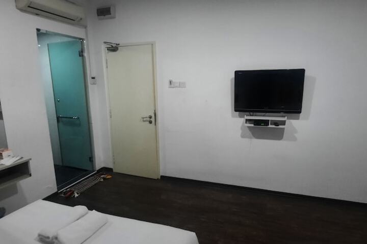 Room 15 of 28