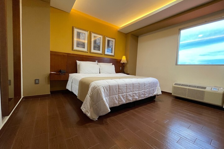 Room 12 of 21